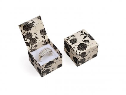 Krémová papierová krabička na prsteň alebo náušnice Black flower