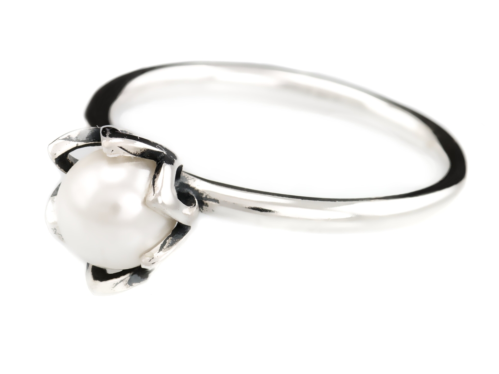 E-shop Linda's Jewelry Strieborný prsteň Kvet perly Ag 925/1000 IPR004-8