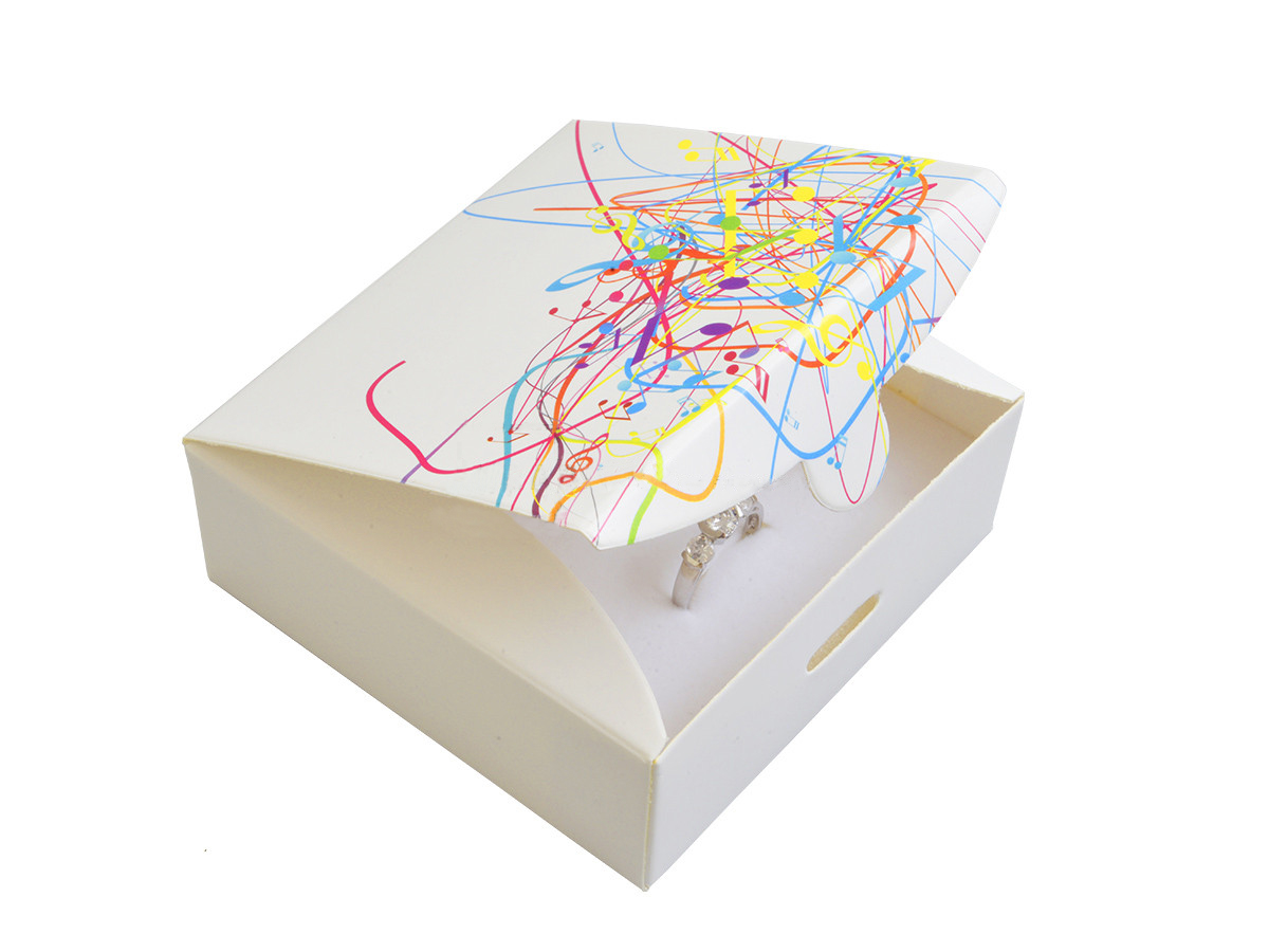 E-shop JKBOX Biela papierová krabička Easy so vzorom farieb bez mašle na strednej sadu IK015
