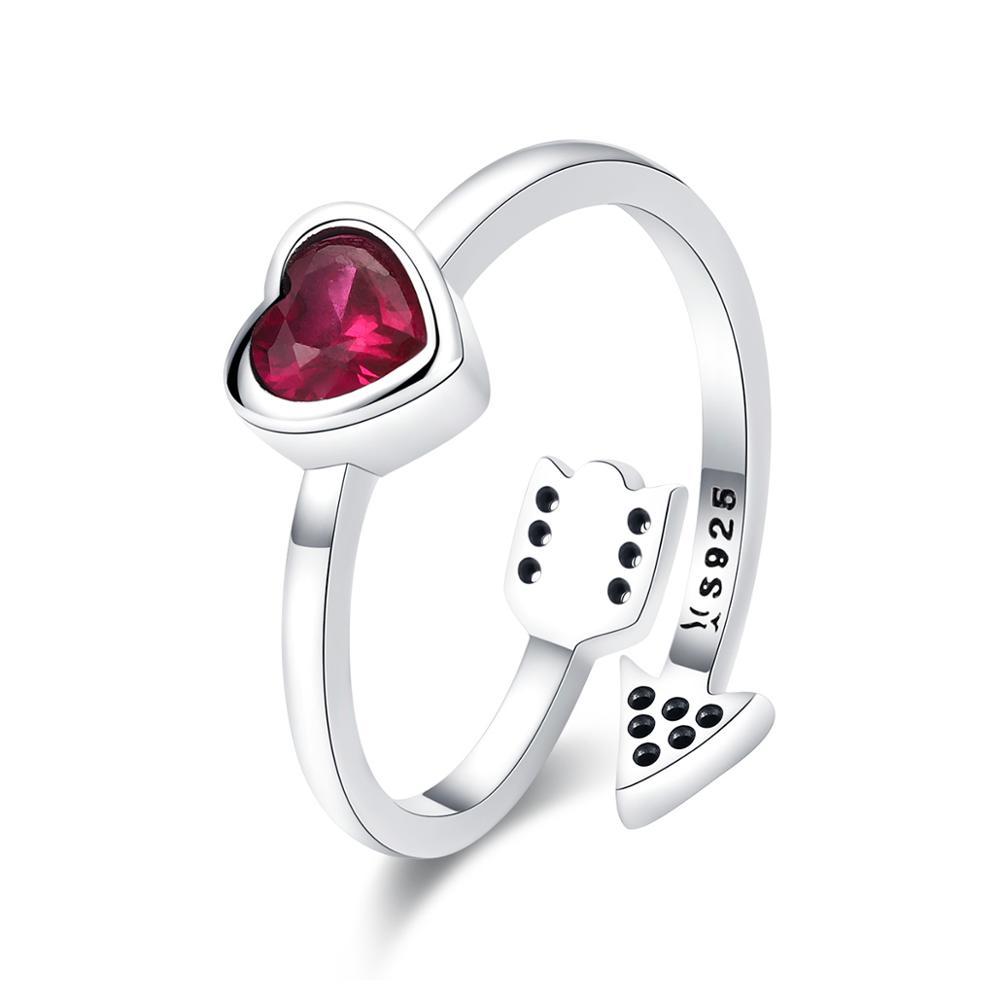 E-shop Linda's Jewelry Strieborný prsteň Šíp lásky IPR104-UNI