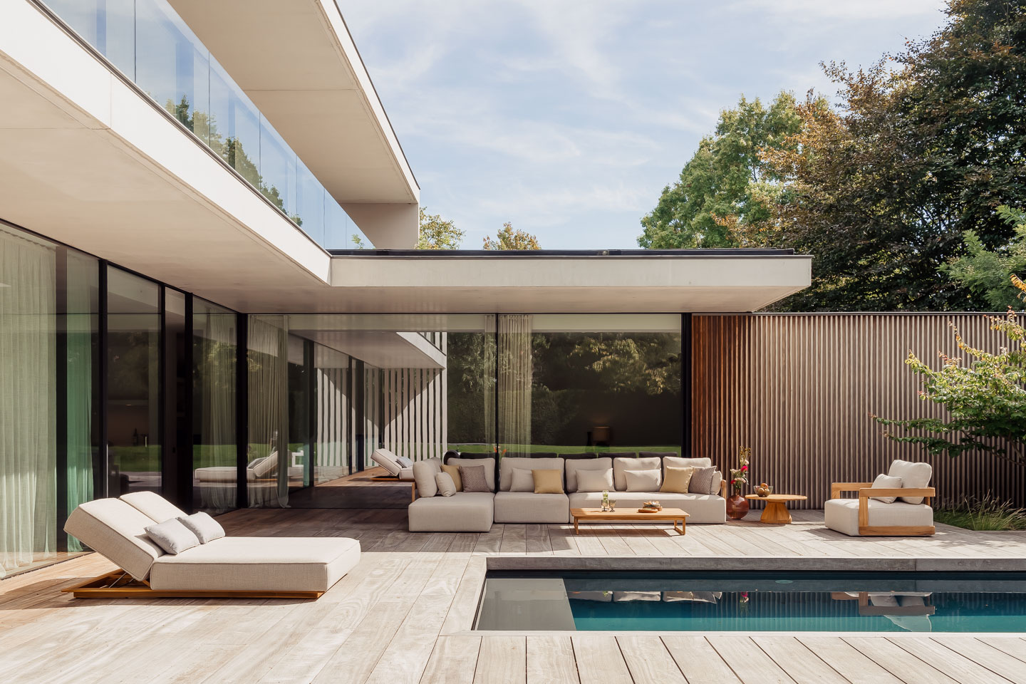 Zahradní nábytek na terasu u novostavby: jak vybrat správně hned napoprvé