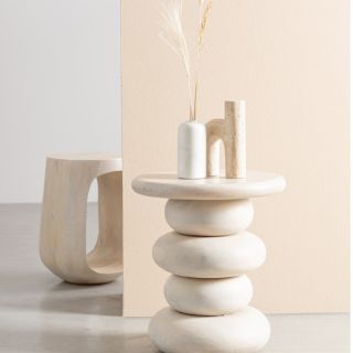 Malý detail, velký efekt 🤍 Stolek LOPEZ z mangového dřeva zaujme svou originální podnoží a přirozeným vzhledem. Perfektní...