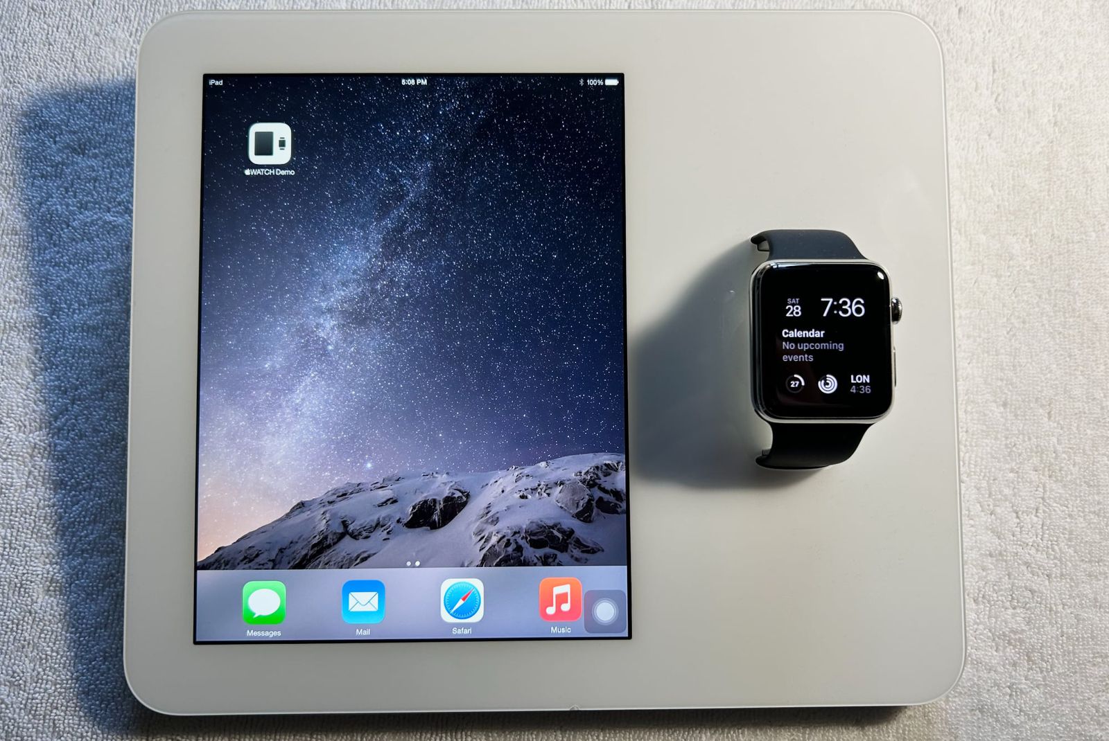 Podívej se na ukázkovou jednotku Apple Watch iPad z roku 2014