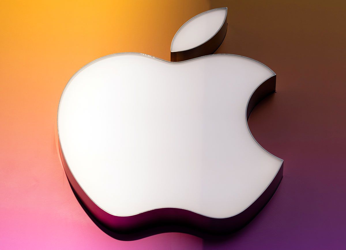 Cena akcií společnosti Apple týden po oznámení náhlavní soupravy Vision Pro, prvního zařízení nové kategorie od roku 2014, překonává rekordní hodnoty