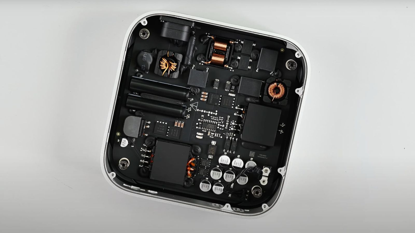 iFixit sdílí M4 Mac Mini Teardown