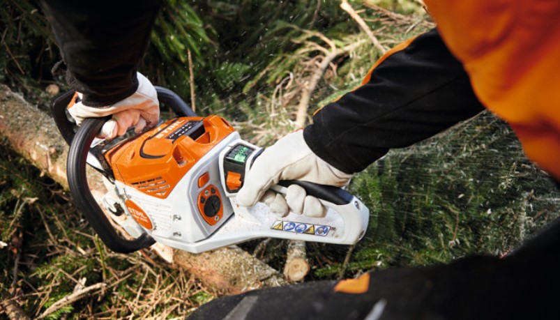 STIHL MSA 300 První profesionální akumulátorová pila