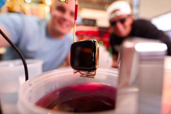 Apple Watch kryt z 24karátového zlata? Udělejte si je doma sami!