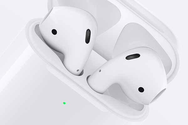 AirPods 2 mají bezdrátové nabíjení a hodí se k nim ochranné pouzdro