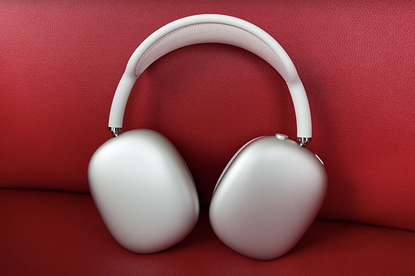 AirPods Max unboxing videa se začínají objevovat na YouTube