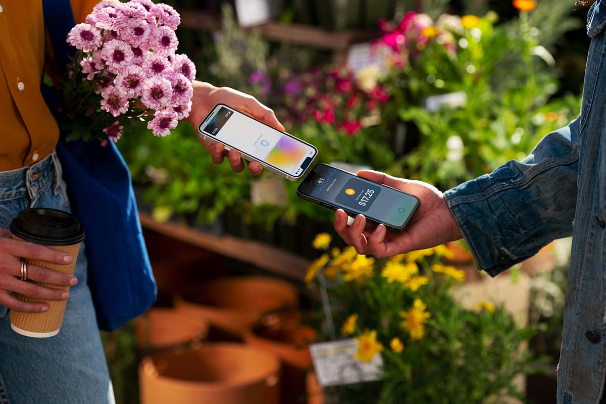 Apple Tap to Pay umožní platit snadno z iPhonu na iPhone