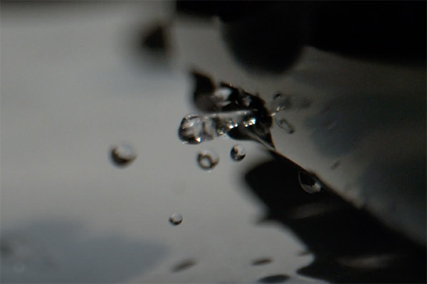 Apple Watch vypuzení vody umí dokonale, podívejte se na zpomalené video