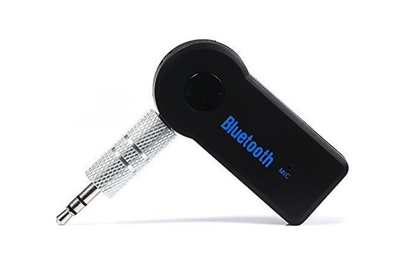 Bluetooth adaptér jack promění v bezdrátový přijímač a propojí autorádio s telefonem