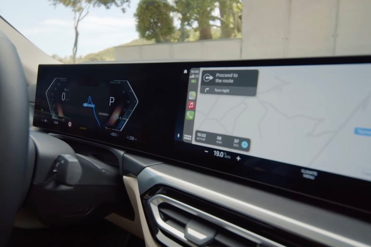 BMW CarPlay integruje ještě hlouběji. Co všechno získáte zapojením telefonu do auta?
