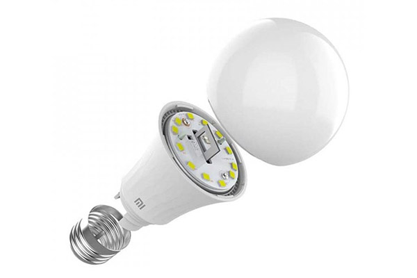 Chytrá žárovka Xiaomi nabídne barevné světlo, automatizaci i ovládání hlasem