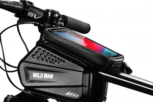 Cyklo doplňky nejsou jen přilba a rukavice. Kam na kole s telefonem?