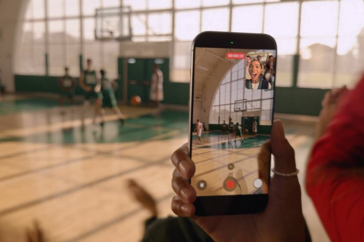 Jak používat Duální záznam na iPhone 17