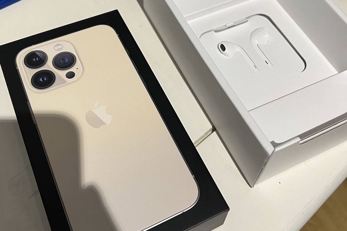 iPhone EarPods nedostane v balení už ani ve Francii