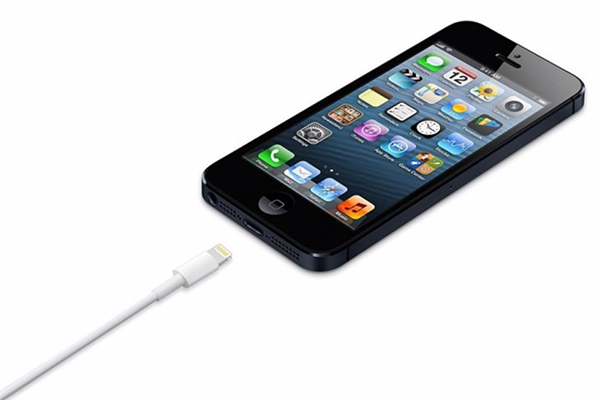 iPhone kabel se vyplatí vybírat pečlivě. Dbejte na certifikaci