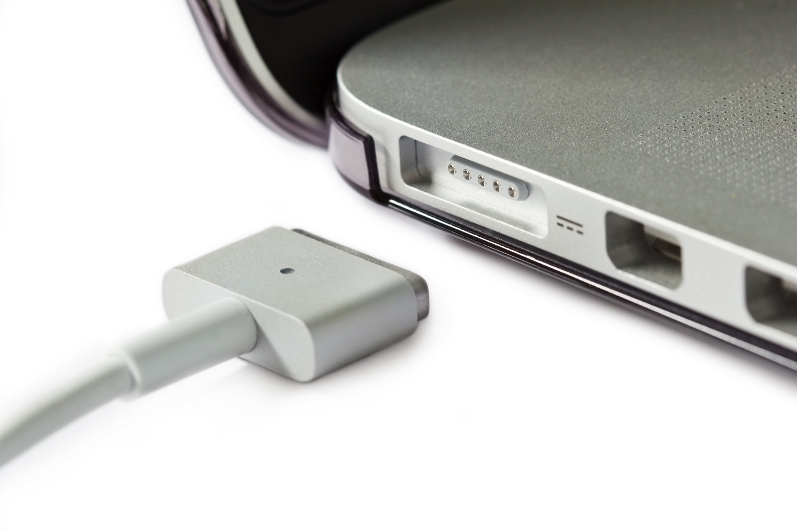MacBook Air nabíječka modelu 2018 mohla být magnetická, ukazuje patent