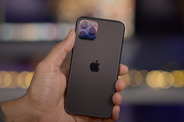 Koronavirus iPhone 12 neodsune. Výroba se sice zpozdila, ale spuštění proběhne v září