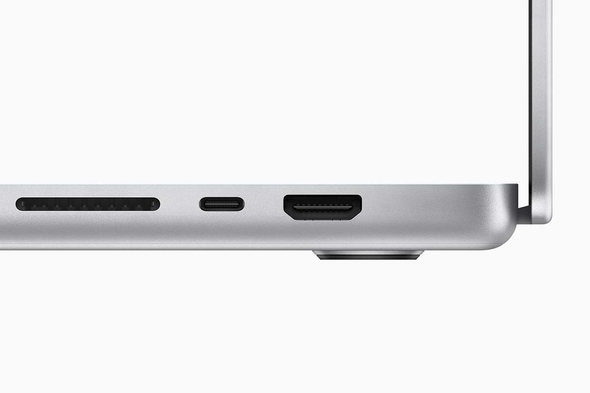 MacBook Pro SD slot na paměťové karty podporuje rychlost až 250 MB/s