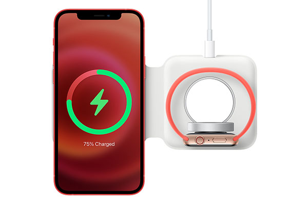 MagSafe Duo Charger je novou originální nabíječkou pro iPhone a Apple Watch