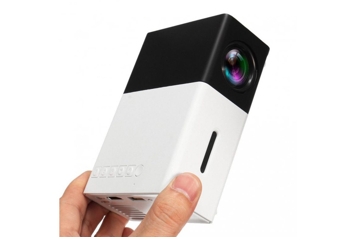 Malý projektor vám vytvoří velký obraz kdekoliv a budete za hvězdu