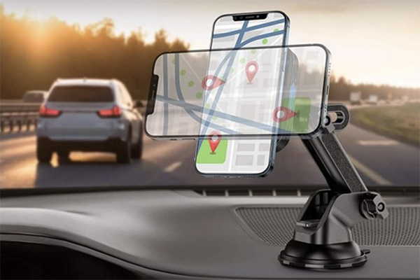 Nabíječka do auta iPhone musí nabít rychle a spolehlivě. Jakou vybrat?