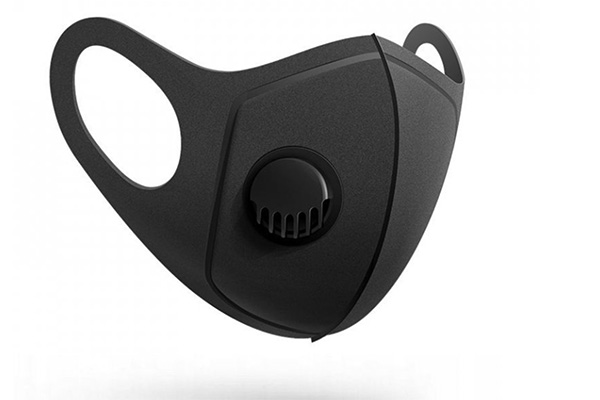 Ochranná rouška musí pevně sedět na obličeji a nápaditosti se meze nekladou