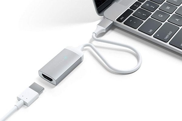 Redukce USB-C na HDMI vám dovolí propojit s počítačem monitor nebo televizi