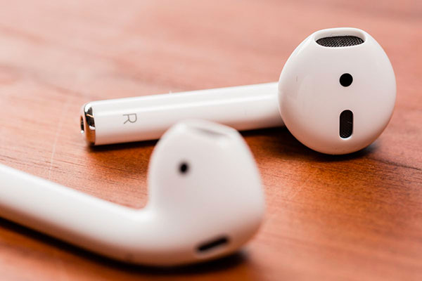 Sluchátka AirPods dostanou kouče s několika senzory