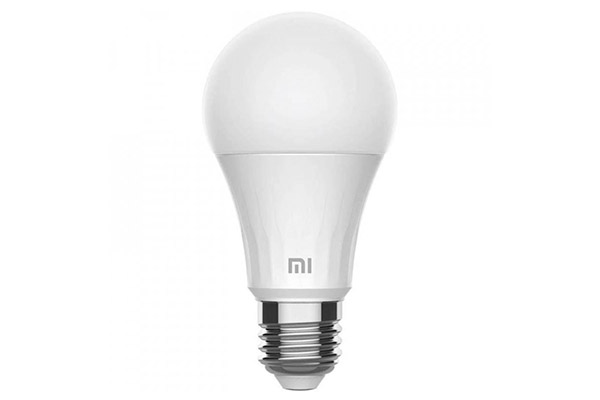 Stmívatelná LED žárovka může být i chytrá a svítit spoustou barev