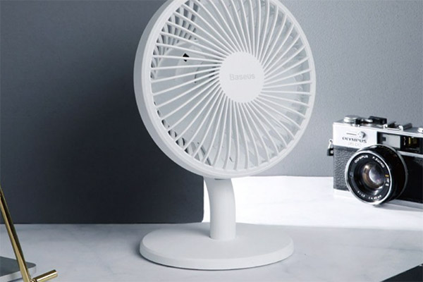 Stojanový ventilátor vás ochladí v parném létě a je levnější než klimatizace