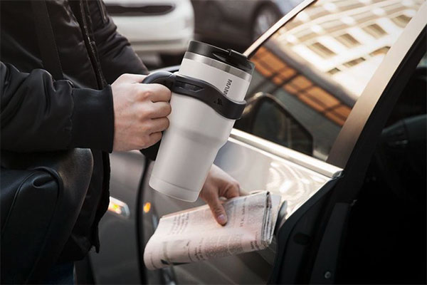 Termohrnek na kávu a čaj vybírejte podle materiálu i objemu