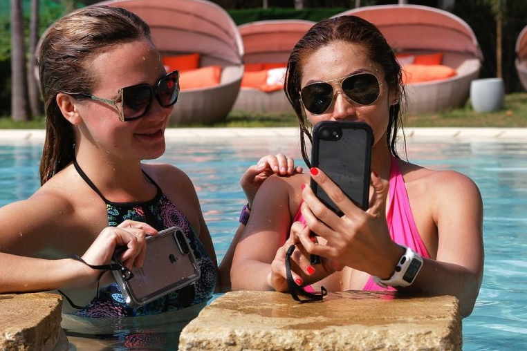 Vodotěsné pouzdro na mobil se hodí, i když je váš iPhone voděodolný