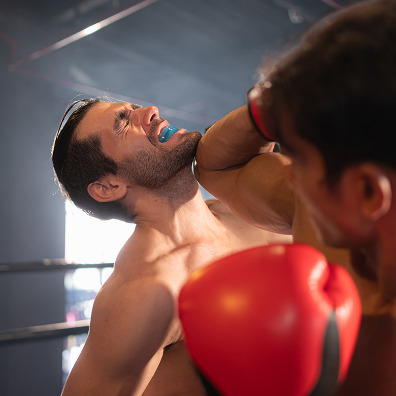 Boxer s vyraženým zubem