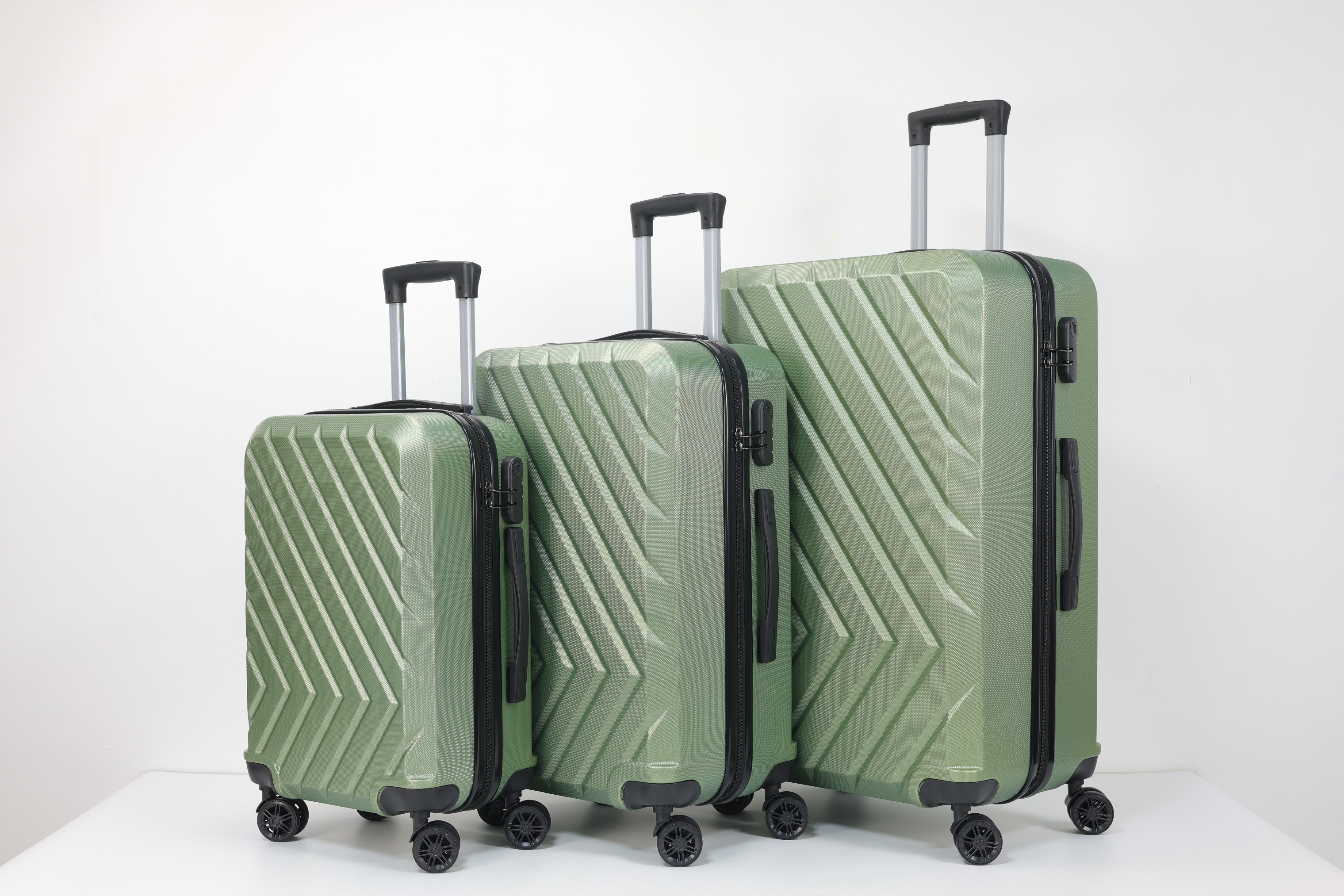 3dílná sada cestovních kufrů BestBerg BBL-105A / 20, 24, 28 l / ABS / vojenská zelená