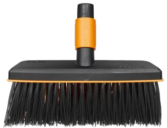 Zahradní koště bez násady Fiskars QuikFit / záběr 26 cm / umělé štětiny / černá/oranžová Varianta: ivi1