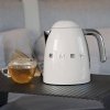 Čajník Smeg 50's Retro Style KLF04CREU / 1,7 l / 2400 W / krémový