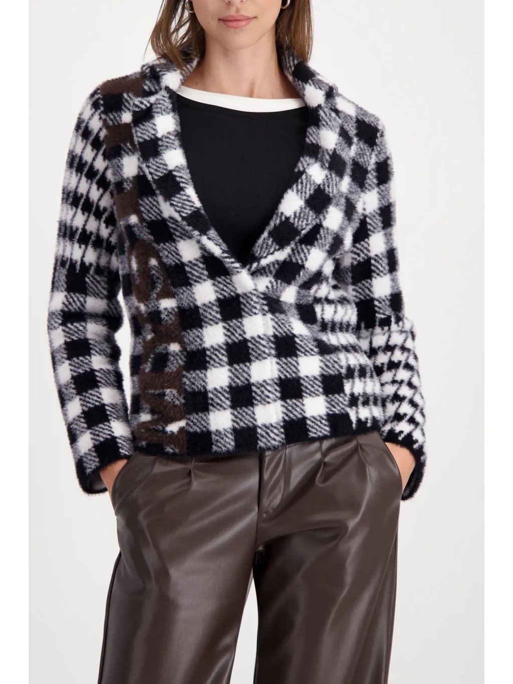 Dámské pletené sako černo-bílé se vzorem a hnědým nápisem - Monari
