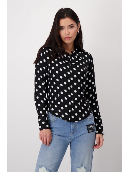 408506 998 Front ModelShooting 1200