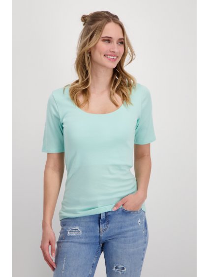 408372 643 Front ModelShooting 1200