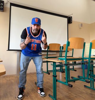 Today’s dress code is simple!! Go Knicks 💙🧡 One more game to go.🗽🏀 #knicks #knicksinfive #nyc #finals #ironkap