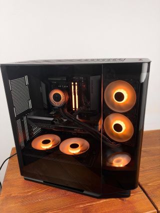 Tohle není PC pro někoho, kdo hledá “tak nějak stačí”. Ryzen 7 7800X3D, Gigabyte RTX 5070, B850 AORUS ELITE, 32 GB DDR5 v...