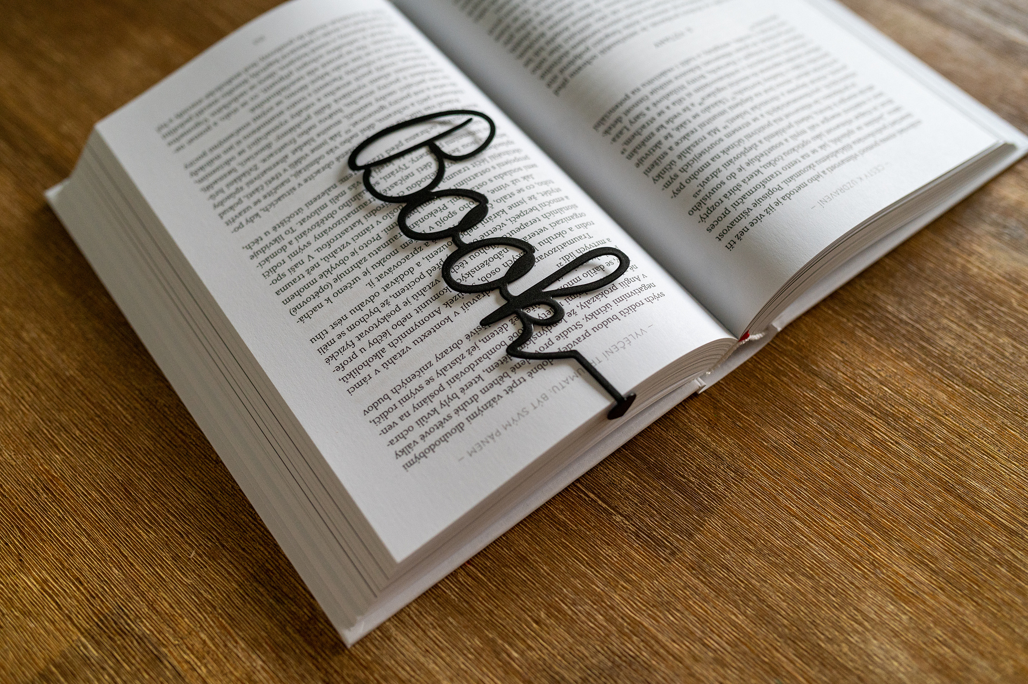 Kovová záložka - BOOK