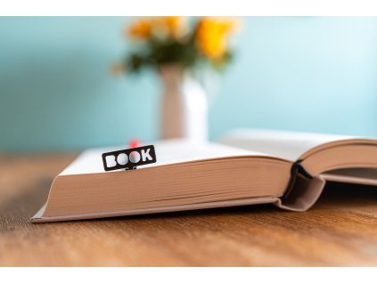 Kovová záložka BOOK s provázkem 01