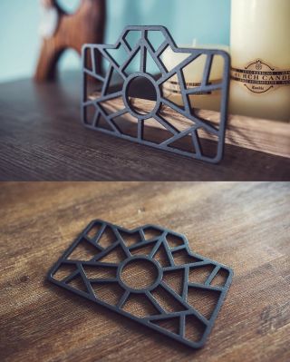 Kovová dekorace FOTOAPARÁT je stylový doplněk, který dodá vašemu interiéru život. Atraktivní design fotoaparátu se skvěle...