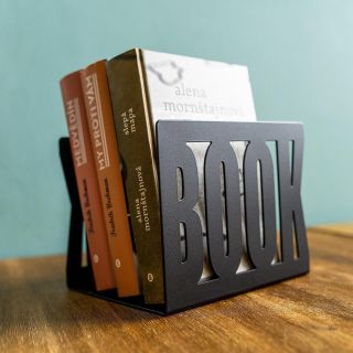 BOOK U - držák knih Tento stojan vám umožní pohodlně uspořádat vaše knihy a zároveň je udržet v dobrém stavu. Držák na...