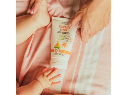 260c18d22532740882e134634cb4e6d0 opalovacie telove mlieko v tube baby family spf 30 woodenspoon 100ml