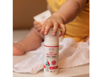 39efa4d601f9fc9d67d1c062e82d8a6a opalovacie telove mlieko baby family spf 50 woodenspoon 50ml 1